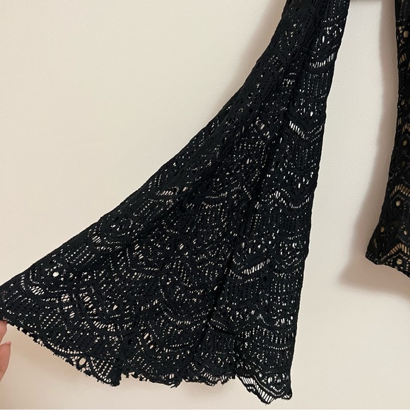 Lace bell sleeved bodysuit in black size US XS- M boutique- One teaspoon - Picture 4 of 11